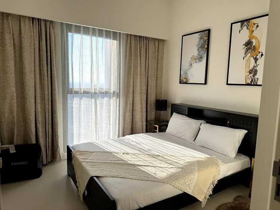 Burj Crown - Luxury Apartment Near Burj Khalifa Dubai