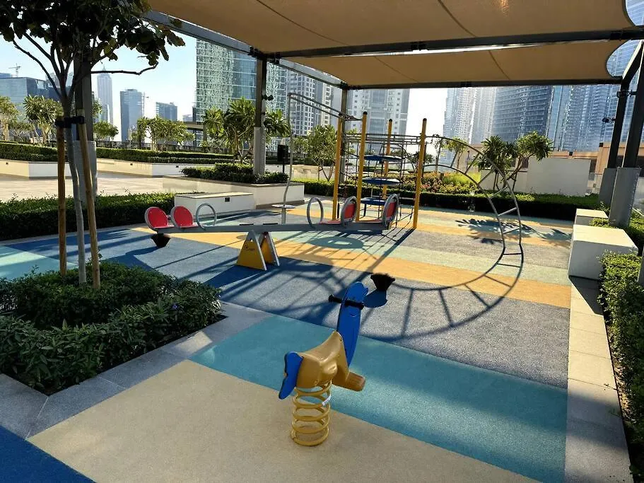 Burj Crown - Luxury Apartment Near Burj Khalifa Dubai