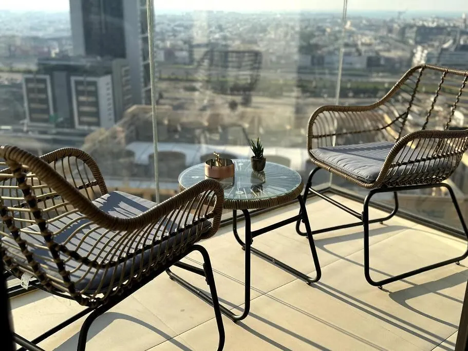 Burj Crown - Luxury Apartment Near Burj Khalifa Dubai